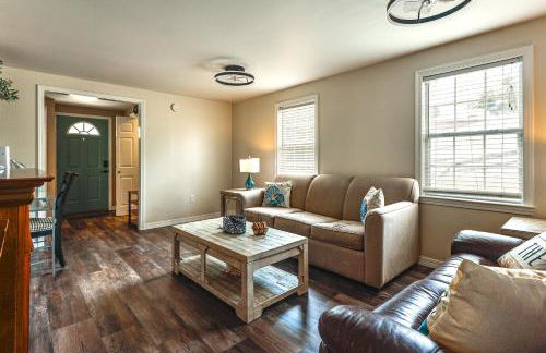 Resort Dock and Boat Ramp Home with Wolf Bay Access - Foto 6