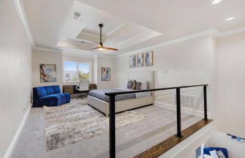 Luxury Oak Lawn Home | Game Room, Parking, Balcony - Foto 11