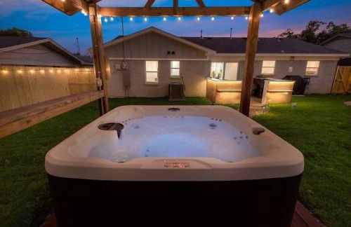 Luxury Home w Hot Tub near AT&T Stadium - Foto 33