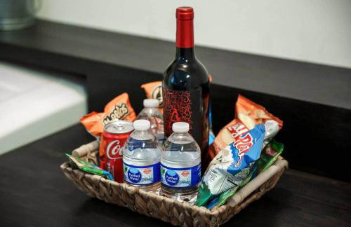 Quaint house, king bed 2min from down town - Photo 44