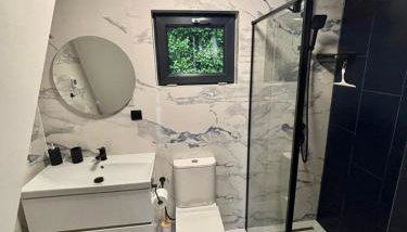 Osada Leonówka - Foto 3, Shower