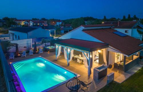 Villa Beauty with heated pool and jacuzzi - Photo 46