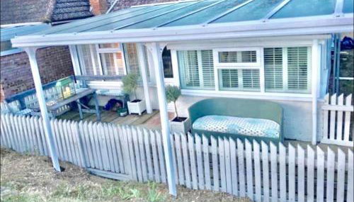 A unique, off-grid Eco Friendly Beach House. - Foto 3