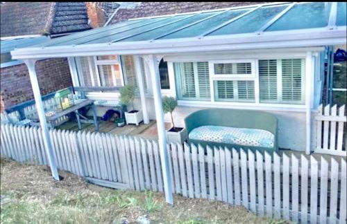 A unique, off-grid Eco Friendly Beach House. - Foto 3