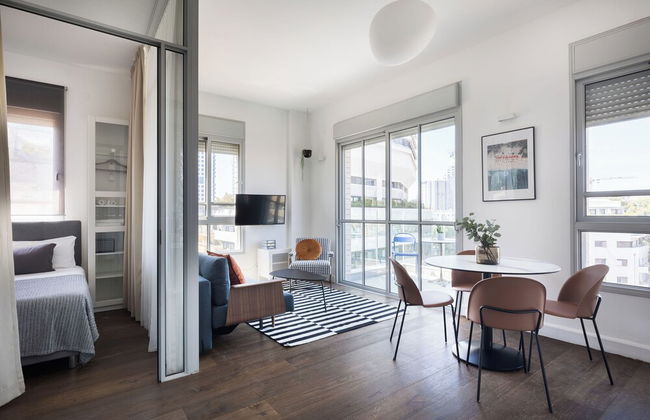 Bauhaus Boutique by TLV2rent - Photo 53