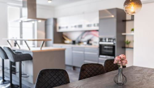 Iller Homes Memmingen - Moderne Fewos mit Terrasse für bis zu 7 Pers mit Parkplätzen - Foto 3