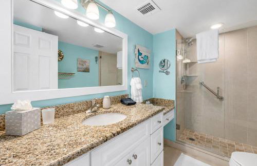 Waterfront Island Oasis! Heated Pool with Stunning View & 2 Full Bath - Foto 11