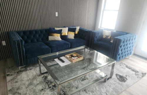 Shrewsbury King Suite | 100in TV + Shower - Foto 6