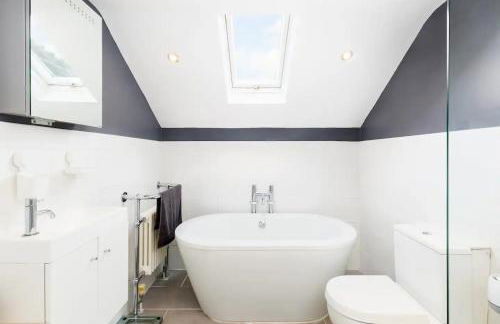 Spacious 5 Bed & Hot Tub Sleeps 12, near Stratford upon Avon - Foto 20