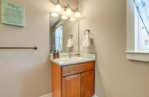 Charming Kalamazoo Home with Yard 1 Mi to Downtown! - Foto 8