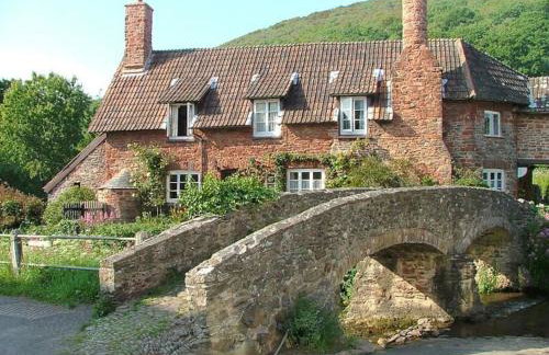 Elmhut Shepherd's Hut with Hot Tub - Foto 33