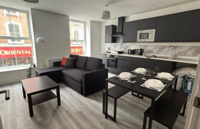 2BR Apartment with Sofa bed I Prime Town Centre Location I Gold St D-Lux, Modern Amenities, Walk to Train, Bus Stations, Shops & Cafés I Leisure and Business Stays Welcome - Foto 1