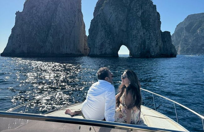 Crucero al atardecer por la costa de Capri y Sorrento en barco Todo incluido - Foto 6