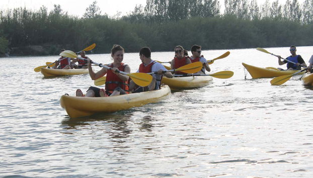 Photo d'équipe avec les kayaks