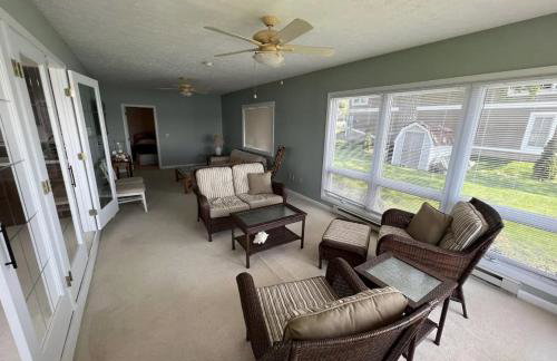 4 Bedroom Lakefront Home with Private Beach on Cedar Point Chaussee - Photo 3