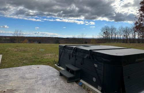 New Farmhouse, King Beds, Game Room, Hot Tub & View! - Foto 32