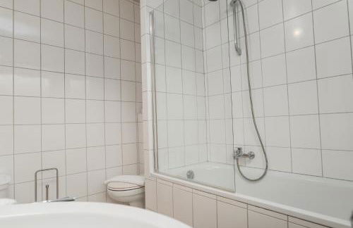 Elbling Appartement for 4 People - Billiards - 2 Bedrooms - 2 Bathrooms - Balcony with Mosel View - Parking - Wine Barrel Bar - Fully Equipped Kitchen - Netflix - WaipuTV - 3 km from Cochem - Foto 35