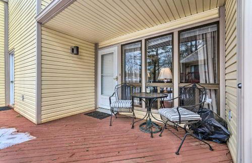 Single-Story Fairfield Bay Condo with Deck! - Foto 2