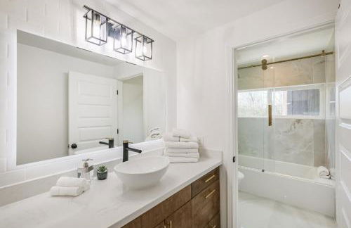 Oak Forest Retreat Sleeps 13 Near Heights - Foto 14