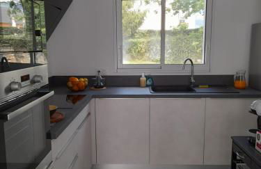 Gîte les iris Fleurs des Pyrénées - Climatisation - Borne VAE - Foto 6