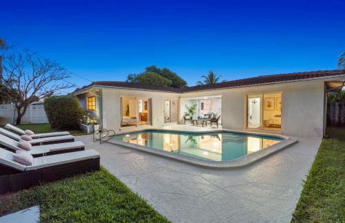 Charming Coral Ridge 2BR 2BA Near Beach plus Pool - Foto 1