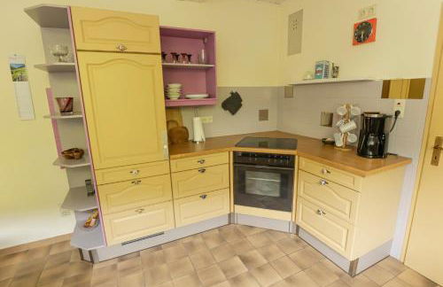 Gemütliches Haus inmitten schöner Natur mit Garten & Parkplatz - Foto 3