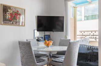 Bačvice - 2 BR , terrace,3 air conditioners, parking,elevator 3 minutes to the beach - Photo 6