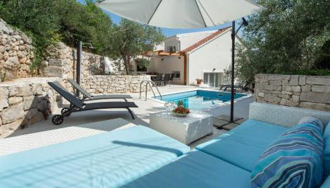 Villa OLIVE TREE village Pisak heated pool and close to the beach - Photo 4, sunbed, Shower