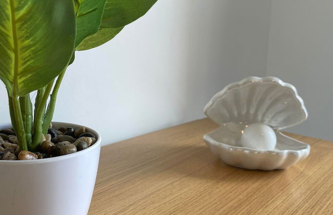 Lovely 3 Bedroom Apartment In Newcastle Upon Tyne With Free Parking - Photo 1