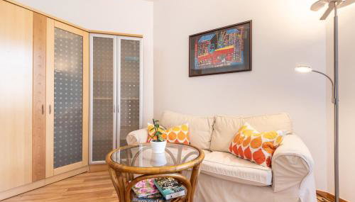 Privates Apartment mit Bad, Küche, Sofa & Balkon - Foto 3