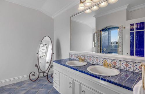 Luxe Remodeled Oceanfront Home on the Bluff - Foto 24