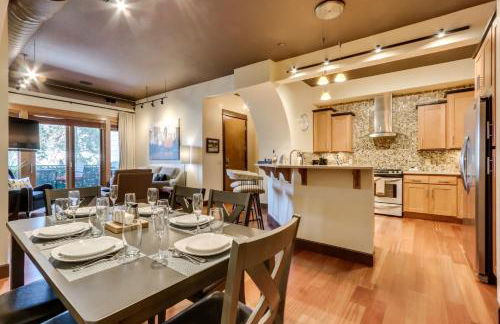 Walk Downtown Stunning Condo with Attached Garage - Foto 2