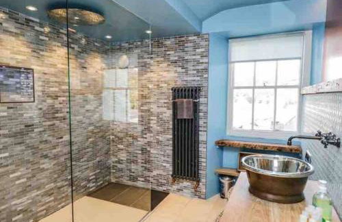 Bank Chambers in Bowness with Hot Tub and Lake Access - Photo 47