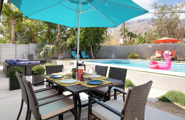 Experience Modern Luxury at Desert Hideaway - Foto 28