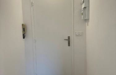 Studio 2ème étage - Centre-ville - Local vélos disponible - Foto 10