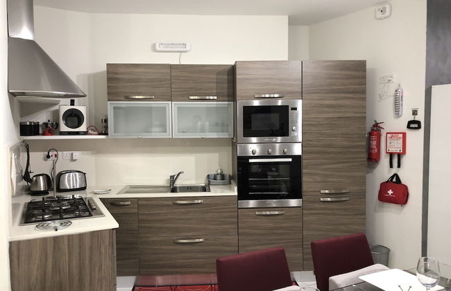 Sea View 2 Bed Apartment Close to Beach - Photo 11