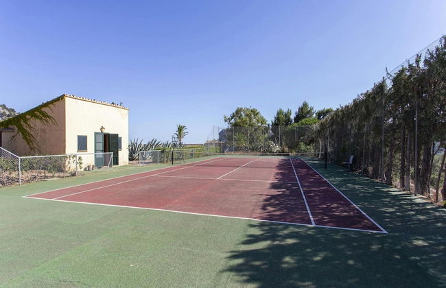 Stunning Farmhouse With Private Pool - Photo 28