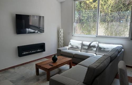 Spacious Garden Villa, private pool, huge grounds with orange trees - Foto 12