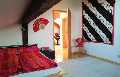 Großzügige und kunstvolle Dachgeschosswohnung - Foto 1