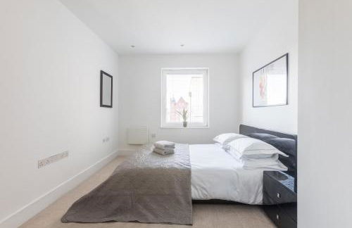 Luxury 2-bed Flat, Parking Near Tube and Emirates - Foto 16