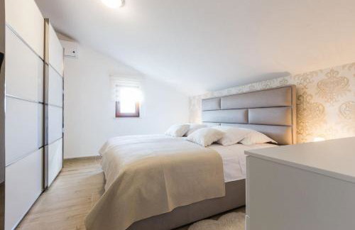 Villa Tina with Swimming Pool, Tennis court, Games room, Sauna, Gym, BBQ - Foto 7