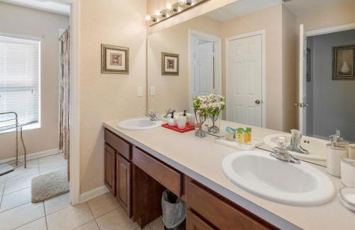 Spacious 6BR Villa Pool Parking Near Disney World - Foto 33