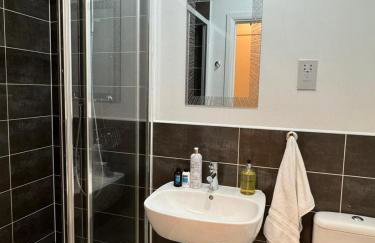 4Bed 3 Bath Home I Sleeps 7-9 I Family & Contractors I Parking - Foto 28