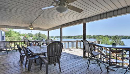 House with Dock and Slide Situated on Lake Sinclair! - Foto 2