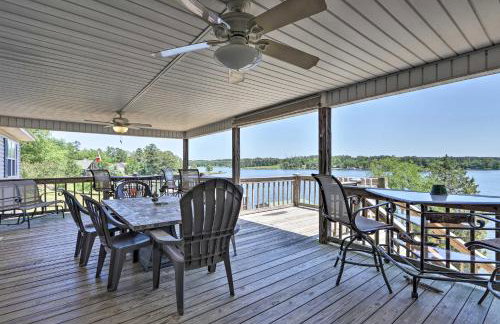 House with Dock and Slide Situated on Lake Sinclair! - Foto 2