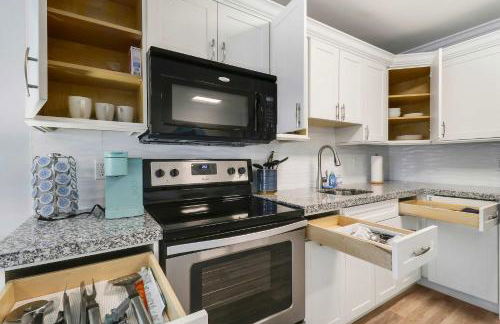 Sailfish Suites 7 - Waterfront Lodging - Photo 11