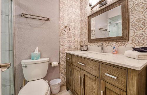 2BR Sleeps 6 Pool BBQ Gym Hot Tub & Bar Hopping! - Foto 28