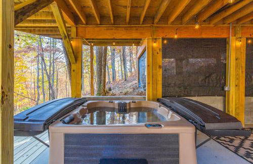 Cozy Cabin Retreat w/ Hot Tub & Nature Views - Foto 19