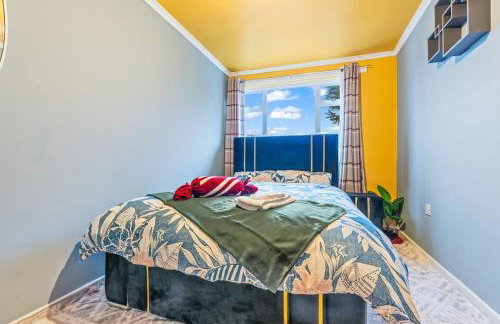 #99 Quirky and Stylish 3-Bedroom - Close to Drayton Manor Theme Park - Sleeps 6 - "Perfect for contractors and Families - Free parking" - Photo 24