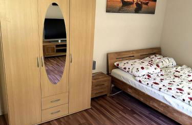 Large accommodation for up to 18 people near Halle Leipzig with Pool Table - Foto 8